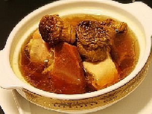 姬松茸火腿炖鸡汤