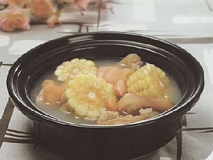 黄豆花生猪蹄汤