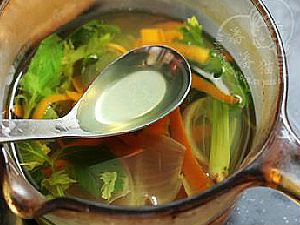 巧用蔬菜皮熬素高汤的小