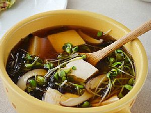 豆苗豆腐紫菜汤