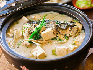 香菜豆腐鱼头汤